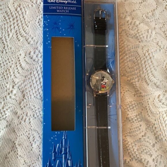 Walt Disney World Limited Release Mickey Watch NWT - Picture 2 of 7
